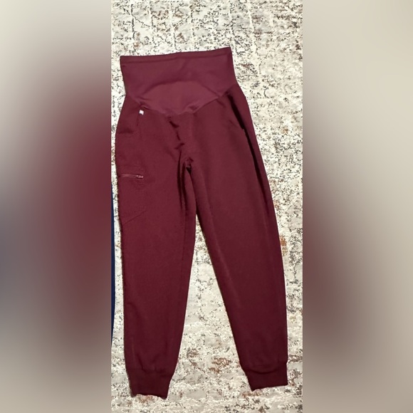 FIGS Maternity jogger scrub pants size Small Petite maroon - Picture 3 of 8